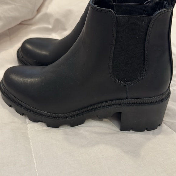 Steve Madden ankle boots size 8. - Picture 3 of 10